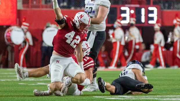 Nick Henrich 2021 Northwestern and Evan Hull 2Q tackle